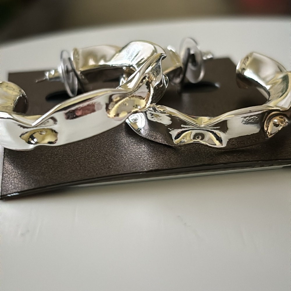 🟠⚪️ BOLD elements 2 open hoop earrings in silver and gold tone NWT !!! ⚪️🟠 - Picture 6 of 6